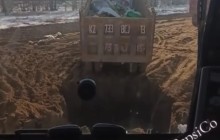 «Осы үшін мені жұмыстан шығарады»: жұмысшы құрылыс қоқыстардың заңсыз жерге көміліп жатқанын айтты