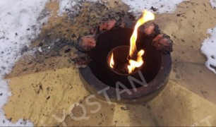 «Бұл не масқара?!»: Риддерде Мәңгілік алау ескерткішіне тауық қуырған