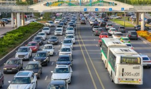 Елордада жұмыс кестесінің өзгеруі көлік кептелісін азайтты ма – Жеңіс Қасымбек жауабы