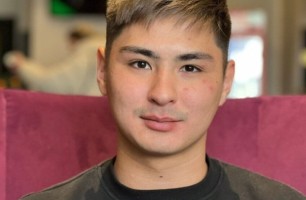 Бельгиялық отбасы асырап алған Жәнібек күтпеген жазба жариялады