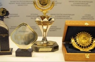 Қазіргі президент экс-президентті бар атағынан айырды