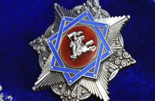 Экс-президент барлық мемлекеттік наградаларынан айырылды