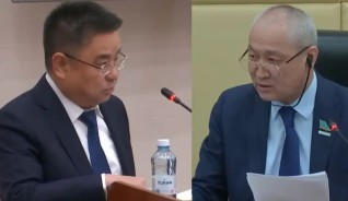 "Екіге оқитын оқушы сияқтысыз" : депутат мұнай компаниясы бас директорының масқарасын шығарды