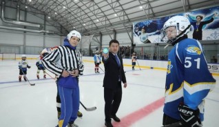 Маңғыстау облысы әкімі туды ойынға салмай, өзімен бірге алып кетті