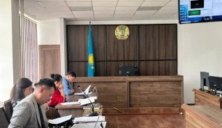 Әл-Фарабидегі 3 адамның өліміне әкелген жол апаты: прокурор Zeekr жүргізушісін 10 жылға соттауды сұрады