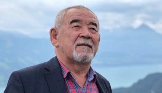 “Айтыстың бюджетін тонап жүрген адам”: Сарапшы, блогер Жүрсін Ерман туралы көп дүниені жайып салды