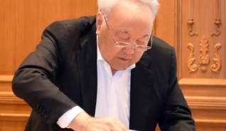 Нұрсұлтан Назарбаев Құрылтай сайлауына өз үйінде дауыс берді
