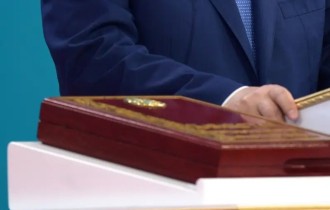 "Бұрынғы президенттің отбасы мүшелері билікке қайтып келуі мүмкін": депутат жаңа Конституциядағы бапты түсіндірді