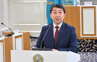 Конституция жобасындағы тіл нормасы түзетілді: 9-бапта «тең» сөзі «қатар» болып өзгерді