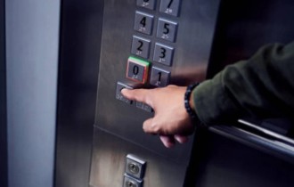 Астанада ер адам лифтте кәмелетке толмаған қызға тиіскен