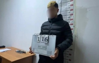 Алматыда ерекше баланың қолын бұраған қызметкер қамалды