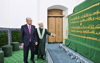 Қасым-Жомарт Тоқаев Түркістандағы Қожа Ахмет Ясауи кесенесіне зиярат етті