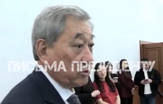 Жиырма бестемін! Жетпіс жетідегі депутат жасына қатысты сұрақтан неге жалтарды