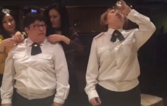 Ішімдікпен жаңа атақтарын жуған әскерилер сынға қалды