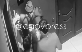 Оралдағы жанжал: әжетханада жақындасқан екі жігіттің әрекеті елдің ашуын тудырды (ВИДЕО)