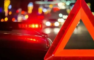 Семейде жүргізуші көлікті басқара алмай, жаяу жүргіншіні қағып кетті