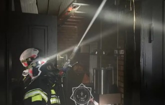 Шымкентте дәмхана өртеніп, құтқарушылар жойқын жарылыстың алдын алды