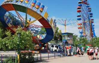 Астанадағы саябақта аттракцион істен шығып, екі бала құлаған