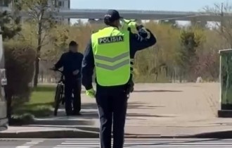 “Өмірдегі үлкен сәттілік”: Екі президент кортежін қатар күтіп-шығарып салған полицейдің әрекеті елді сүйсіндірді