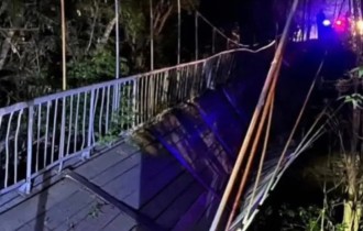 Өскеменде жаяу жүргіншілер көпірі құлады: зардап шеккендер бар