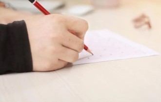 Қазақстандықтар гранттардың әділетсіз бөлінуіне шағымданады: Оқу-ағарту министрлігінің жауабы
