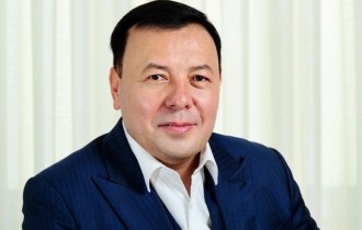 “Папамыз қашан келеді?”: Пластикалық отадан көз жұмған депутаттың әйелі үндеу жасады