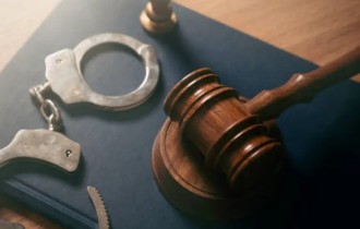 Павлодарда мас кезінде көлік жүргізген әйелге көмектескен полицей сотталды