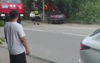 Семейде балалар ауладағы көлікті өртеп жіберді