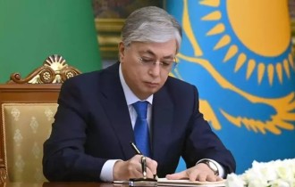 Тоқаев жаңа жарлыққа қол қойды: Назарбаевқа қатысты норма құжаттан алынды