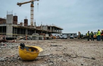 Астанада құрылыс краны құлап, оператор қаза тапты