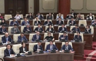 Әдеп бұзған Құрылтай депутаттары бір күндік жалақысынан айырылуы мүмкін