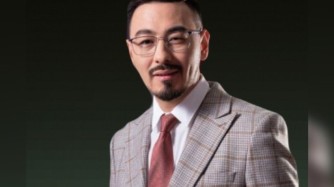 Танымал журналист Руслан Өтепбай қуанышты хабарын елге жеткізді (ВИДЕО)