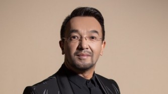 Нұрлан Албан анасының қабір басына барып, еске алды