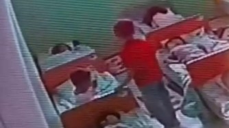 "Пышақ сермеді": балабақшадағы видео ата-аналардың наразылығын тудырды