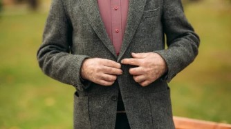 Өз бизнесі бар 102 жастағы қария жұмыс істеп, сүйікті ісімен айналысады