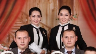 Ата-анасы да, балалары да егіз: ерекше отбасы желіде жұртты сүйсінтті