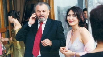 "Өз оқушыма ессіз ғашық болдым, кейін үйлендім": Тұңғышбай Жаманқұлов жеке өмірі туралы айтты