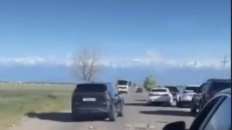 Алматы облысында жолдағы шұңқырлардың кесірінен бір отбасы жол апатына түсті