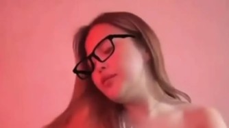 TikTok-та әдепсіз әрекет көрсеткен қыз 10 тәулікке қамалды
