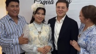 «Тойымыздың басы басталып кетті»: Мирас пен Құралай қызын ұзатып жатыр (ВИДЕО)
