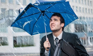 Ақтөбе әкімдігі қолшатыр үшін жарты миллион теңге жұмсаған