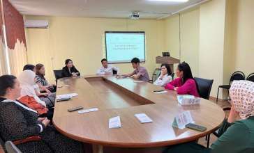 "Екі қолға бір күрек табылады..."