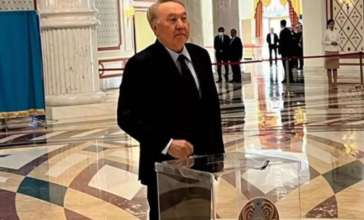 Назарбаев референдумда дауыс берді