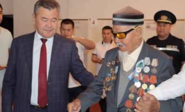 Қызылордада 101 жастағы Ұлы Отан соғысының ардагері референдум учаскесіне ең бірінші болып дауыс берді