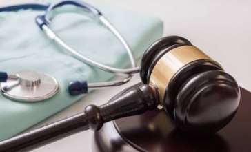 Столичные медики подали в суд на бывшего работодателя