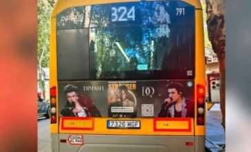 Димаш Құдайбергеннің суреті бар автобустар Барселона көшелерінде жүріп жатыр