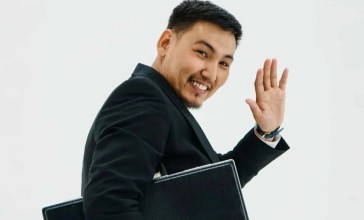 "Қажылыққа жинаған ақшаны ставкаға тіккен": Блогер Сариев туралы сұмдық дерек шықты