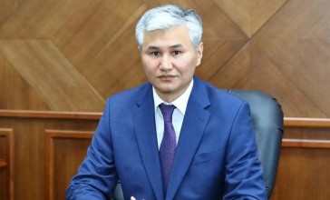 Ұлытау облысының әкімі көпбалалы анамен TikTok-тағы видеосы үшін соттасып, әйелге 495 432 теңге айыппұл салынды