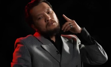 «Шөжетайым, қош келдің»: Актер Нышанбек Жұбанаев сүйінші жаңалығымен бөлісті (ВИДЕО)