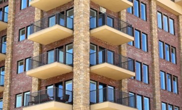 Атыраудың іргесіндегі 5 жыл бұрын мемлекеттен берілген үйлер қирап қалған: өңір басшысы тексеріс жүргізілетінін айтты